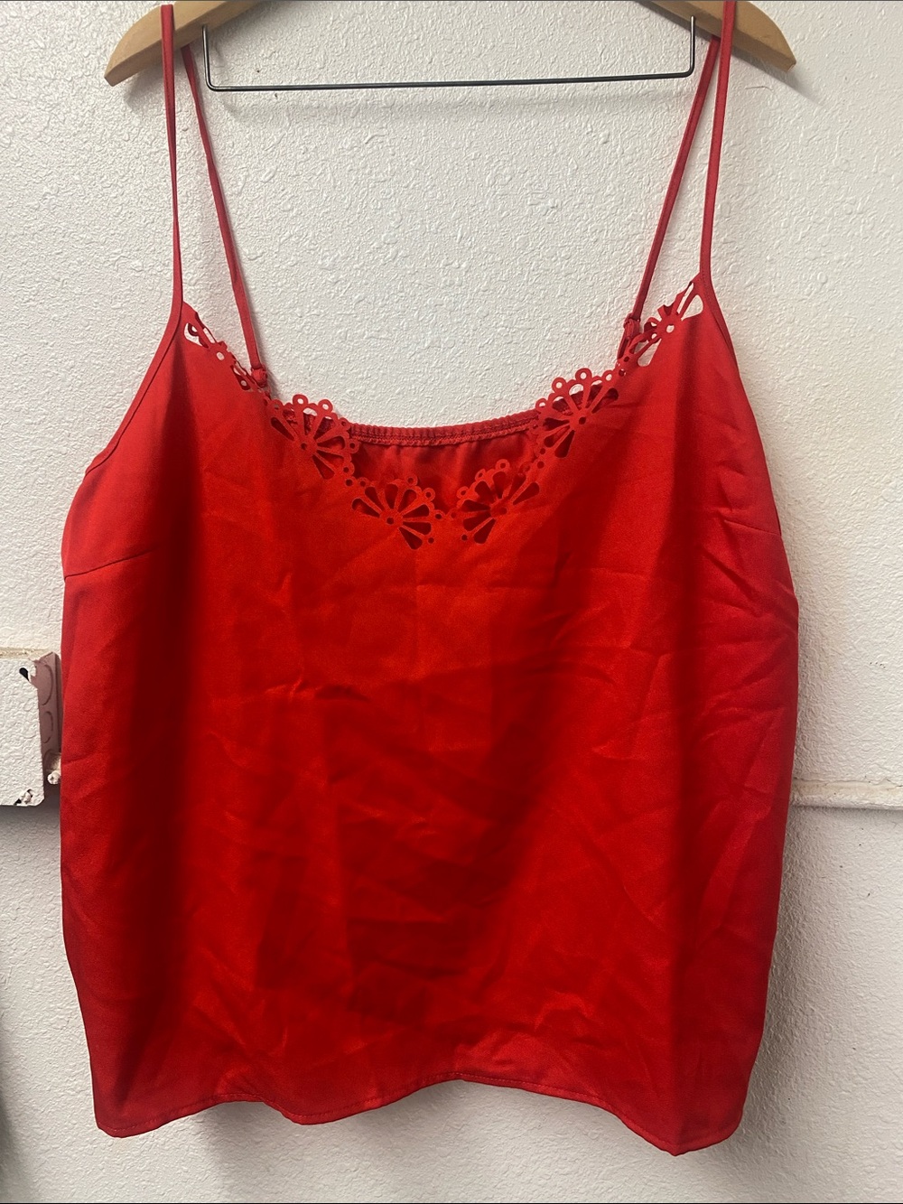 Emery Rose -Red laser cutout/ Floral-Trim Spaghetti Strap Camisole 4X (48”)